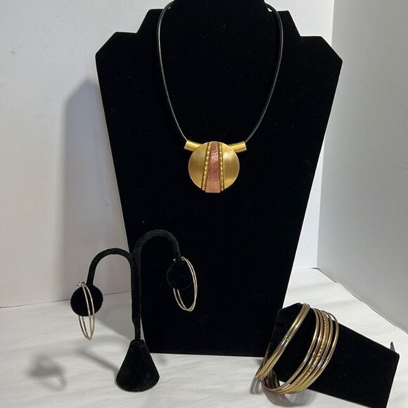 Unbranded Jewelry - 3 Piece Statement Piece, Necklace, Bracelets, Earrings Gold Tone